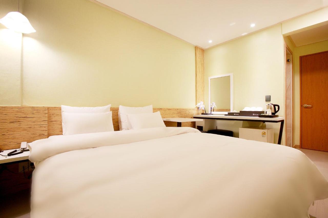 Eton Hotel Чхунчхон Экстерьер фото